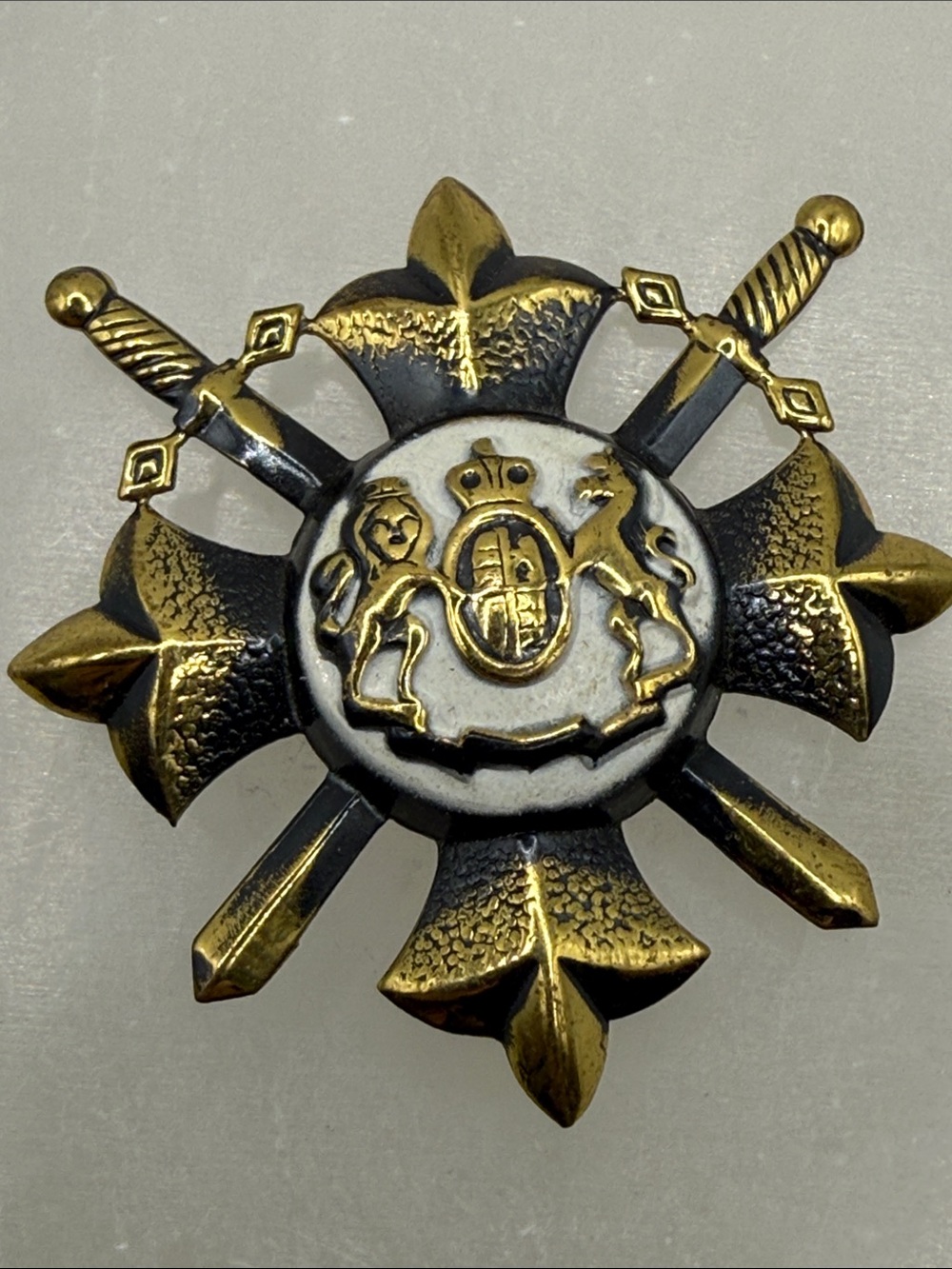 Vintage Antique-Style Heraldic Sword & Crest lion Brooch in Black and Gold pin